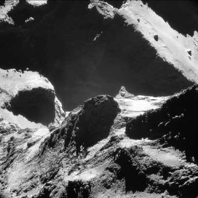Vue proche du sol de la comète Tchoury.