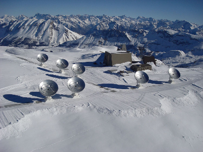Le télescope Noema déployé sur le Plateau de Bure, dans les Hautes-Alpes.